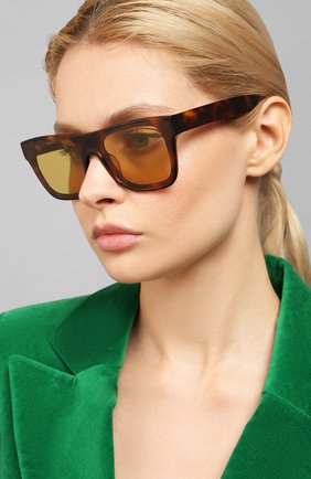 Женские солнцезащитные очки KENZO коричневого цвета по цене 0 руб., арт. KZ40018U 52E | Фото 2 Женские солнцезащитные очки KENZO коричневого цвета, арт. KZ40018U 52E | Фото 2 (Кросс-КТ: С/з-унисекс; Региональные ограничения белый список (Axapta Mercury): RU; Тип очков: С/з; Оптика Гендер: оптика-унисекс; Очки форма: Прямоугольные)
