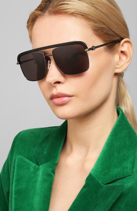 Женские солнцезащитные очки ALEXANDER MCQUEEN черного цвета по цене 34950 руб., арт. AM0258S 002 | Фото 2 Женские солнцезащитные очки ALEXANDER MCQUEEN черного цвета, арт. AM0258S 002 | Фото 2