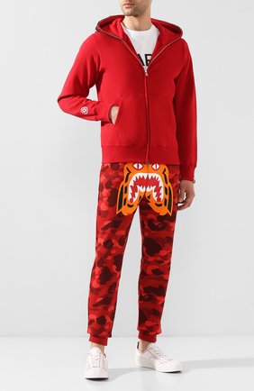 Мужской хлопковые джоггеры BAPE красного цвета по цене 22350 руб., арт. 1G30152003 | Фото 2 Мужской хлопковые джоггеры BAPE красного цвета, арт. 1G30152003 | Фото 2