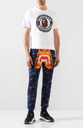 Мужской хлопковые джоггеры BAPE синего цвета по цене 22350 руб., арт. 1G30152003 | Фото 2 Мужской хлопковые джоггеры BAPE синего цвета, арт. 1G30152003 | Фото 2