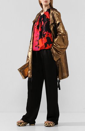 Женский шелковый плащ DRIES VAN NOTEN бронзового цвета по цене 115500 руб., арт. 201-10236-9366 | Фото 2 Женский шелковый плащ DRIES VAN NOTEN бронзового цвета, арт. 201-10236-9366 | Фото 2