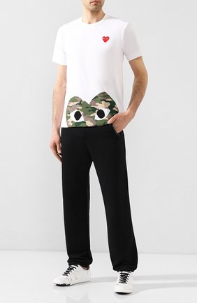 Мужская хлопковая футболка COMME DES GARCONS PLAY белого цвета по цене 10700 руб., арт. AZ-T244 | Фото 2 Мужская хлопковая футболка COMME DES GARCONS PLAY белого цвета, арт. AZ-T244 | Фото 2