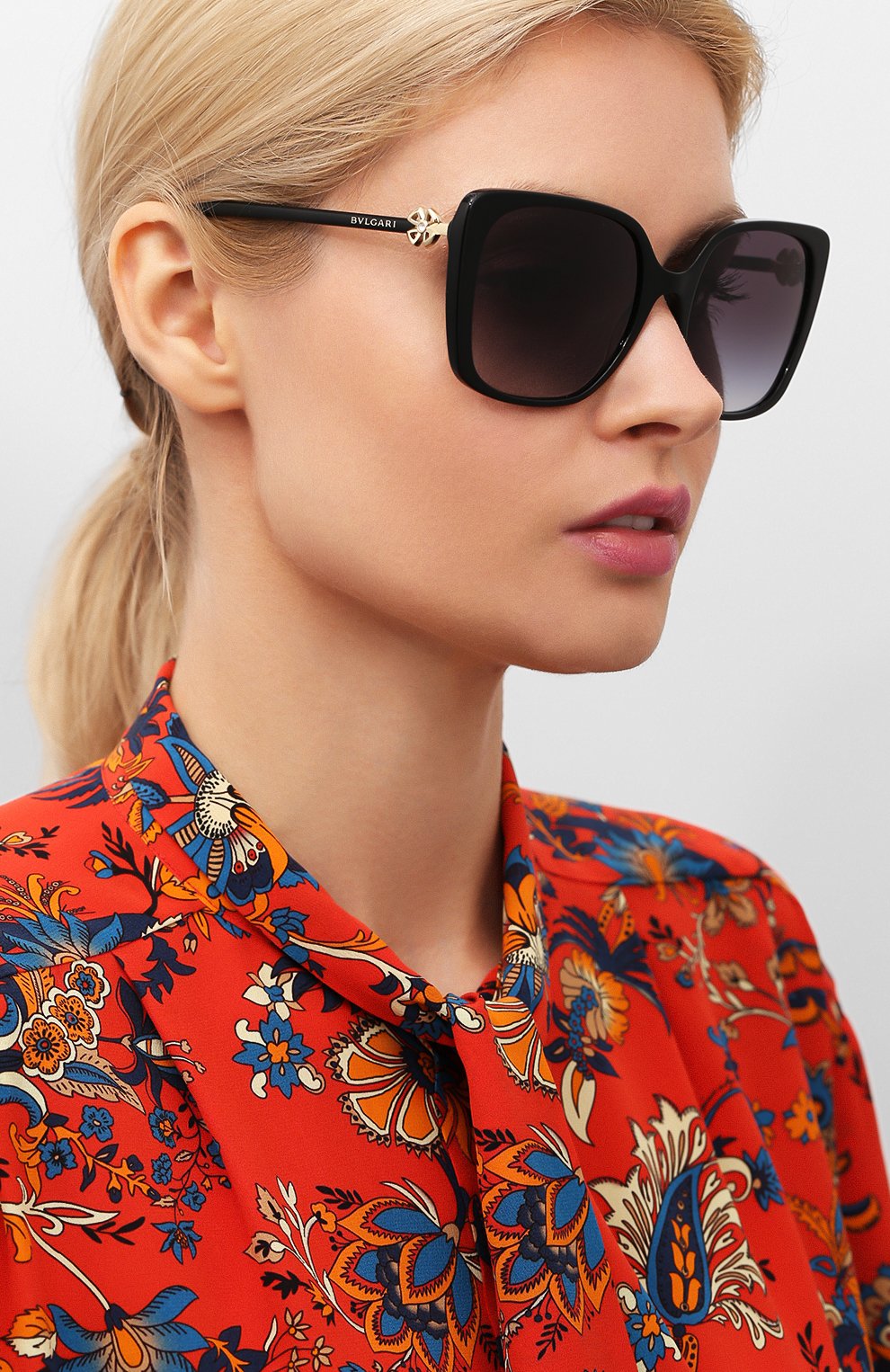 Женские солнцезащитные очки BVLGARI черного цвета, арт. 8225B-501/8G | Фото 2 (Тип очков: С/з; Очки форма: Квадратные; Оптика Гендер: оптика-женское)