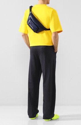 Мужская кожаная поясная сумка everyday BALENCIAGA темно-синего цвета по цене 79950 руб., арт. 552375/DLQ4N | Фото 2 Мужская кожаная поясная сумка everyday BALENCIAGA темно-синего цвета, арт. 552375/DLQ4N | Фото 2