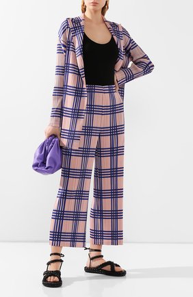Женские брюки ISSEY MIYAKE синего цвета по цене 51300 руб., арт. PP06-JF544 | Фото 2 Женские брюки ISSEY MIYAKE синего цвета, арт. PP06-JF544 | Фото 2