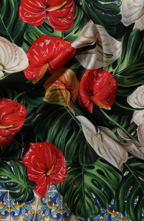 Женский шелковый платок DOLCE & GABBANA красного цвета по цене 12700 руб., арт. FN093R/GDU71 | Фото 2 Женский шелковый платок DOLCE & GABBANA красного цвета, арт. FN093R/GDU71 | Фото 2