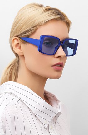 Женские солнцезащитные очки BALENCIAGA синего цвета по цене 32900 руб., арт. BB0081S 003 | Фото 2 Женские солнцезащитные очки BALENCIAGA синего цвета, арт. BB0081S 003 | Фото 2