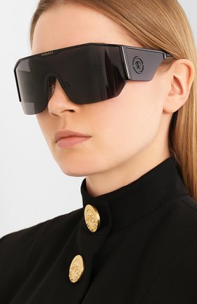 Женские солнцезащитные очки VERSACE черного цвета по цене 20500 руб., арт. 2220-100987 | Фото 2 Женские солнцезащитные очки VERSACE черного цвета, арт. 2220-100987 | Фото 2