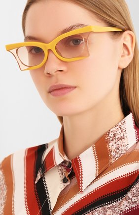 Женские солнцезащитные очки LE SPECS LUXE желтого цвета по цене 13650 руб., арт. NITR0/1901420 | Фото 2 Женские солнцезащитные очки LE SPECS LUXE желтого цвета, арт. NITR0/1901420 | Фото 2