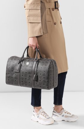 Женская сумка traveler MCM темно-серого цвета по цене 83600 руб., арт. MUV 8AVY03 | Фото 2 Женская сумка traveler MCM темно-серого цвета, арт. MUV 8AVY03 | Фото 2