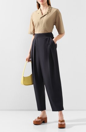 Женские брюки LOW CLASSIC серого цвета по цене 27850 руб., арт. L0W20SS_PT06BG | Фото 2 Женские брюки LOW CLASSIC серого цвета, арт. L0W20SS_PT06BG | Фото 2