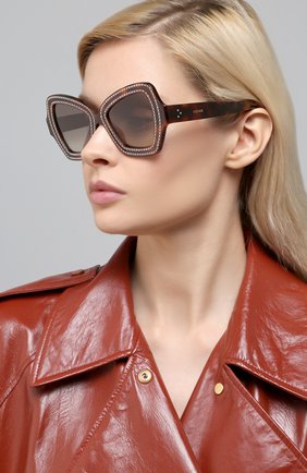 Женские солнцезащитные очки CELINE EYEWEAR коричневого цвета, арт. 4067IS | Фото 2 (Тип очков: С/з; Очки форма: Бабочка; Оптика Гендер: оптика-женское)