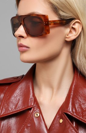 Женские солнцезащитные очки CELINE EYEWEAR коричневого цвета, арт. 40089I | Фото 2 (Тип очков: С/з; Очки форма: D-форма; Оптика Гендер: оптика-женское)