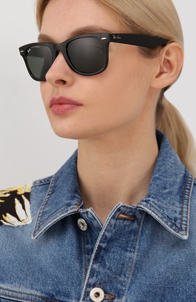 Женские солнцезащитные очки RAY-BAN черного цвета по цене 11700 руб., арт. 4340-601 | Фото 2 Женские солнцезащитные очки RAY-BAN черного цвета, арт. 4340-601 | Фото 2