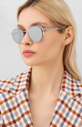 Женские солнцезащитные очки THOM BROWNE серебряного цвета по цене 64500 руб., арт. TB-106-B | Фото 2 Женские солнцезащитные очки THOM BROWNE серебряного цвета, арт. TB-106-B | Фото 2