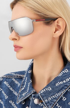 Женские солнцезащитные очки PRADA LINEA ROSSA серого цвета по цене 15200 руб., арт. 53VS-TWW2B0 | Фото 2 Женские солнцезащитные очки PRADA LINEA ROSSA серого цвета, арт. 53VS-TWW2B0 | Фото 2