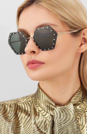 Женские солнцезащитные очки VALENTINO черного цвета по цене 23000 руб., арт. 2035-300371 | Фото 2 Женские солнцезащитные очки VALENTINO черного цвета, арт. 2035-300371 | Фото 2