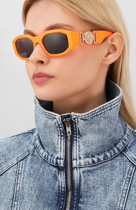 Мужские солнцезащитные очки VERSACE оранжевого цвета по цене 16900 руб., арт. 4361-532087 | Фото 2 Мужские солнцезащитные очки VERSACE оранжевого цвета, арт. 4361-532087 | Фото 2