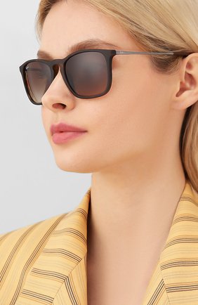 Женские солнцезащитные очки RAY-BAN коричневого цвета по цене 10900 руб., арт. 4187-856/13 | Фото 2 Женские солнцезащитные очки RAY-BAN коричневого цвета, арт. 4187-856/13 | Фото 2