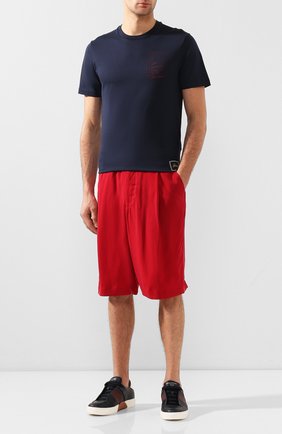 Мужские шорты GIORGIO ARMANI красного цвета по цене 54000 руб., арт. 9SGPB003/T00AB | Фото 2 Мужские шорты GIORGIO ARMANI красного цвета, арт. 9SGPB003/T00AB | Фото 2