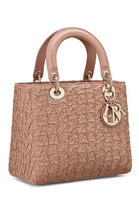 Женская сумка lady dior medium DIOR бежевого цвета по цене 370000 руб., арт. M0565OPGOM50P | Фото 2 Женская сумка lady dior medium DIOR бежевого цвета, арт. M0565OPGOM50P | Фото 2