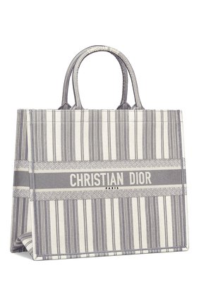 Женская сумка-тоут dior book diorivierа DIOR серого цвета по цене 220000 руб., арт. M1286ZRISM932 | Фото 2 Женская сумка-тоут dior book diorivierа DIOR серого цвета, арт. M1286ZRISM932 | Фото 2