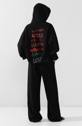 Женский хлопковое худи VETEMENTS черного цвета по цене 78250 руб., арт. UAH21TR539 1601/W | Фото 2 Женский хлопковое худи VETEMENTS черного цвета, арт. UAH21TR539 1601/W | Фото 2