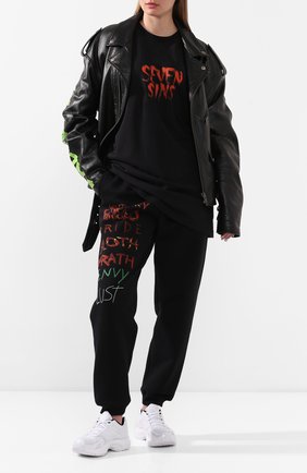 Женская хлопковая футболка VETEMENTS черного цвета по цене 52150 руб., арт. UAH21TR518 1600/W | Фото 2 Женская хлопковая футболка VETEMENTS черного цвета, арт. UAH21TR518 1600/W | Фото 2