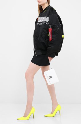 Женский бомбер VETEMENTS черного цвета по цене 149500 руб., арт. UAH21JA930 1307/W | Фото 2 Женский бомбер VETEMENTS черного цвета, арт. UAH21JA930 1307/W | Фото 2