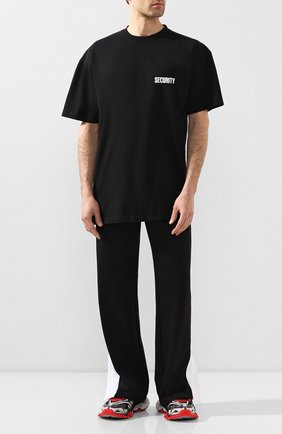Мужская хлопковая футболка VETEMENTS черного цвета по цене 27300 руб., арт. UAH21TR510 1600/M | Фото 2 Мужская хлопковая футболка VETEMENTS черного цвета, арт. UAH21TR510 1600/M | Фото 2