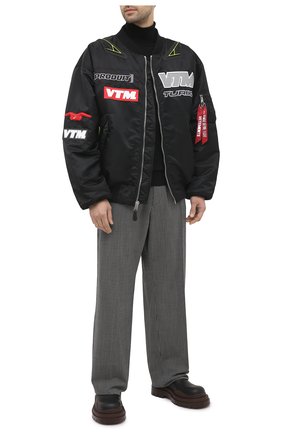 Мужской бомбер VETEMENTS черного цвета по цене 149500 руб., арт. UAH21JA930 1307/M | Фото 2 Мужской бомбер VETEMENTS черного цвета, арт. UAH21JA930 1307/M | Фото 2