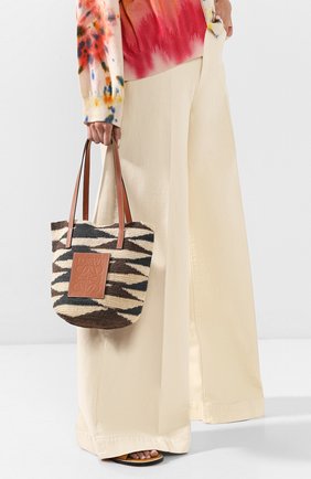 Женская сумка loewe x paula's ibiza LOEWE бежевого цвета по цене 32750 руб., арт. A223100X01 | Фото 2 Женская сумка loewe x paula's ibiza LOEWE бежевого цвета, арт. A223100X01 | Фото 2