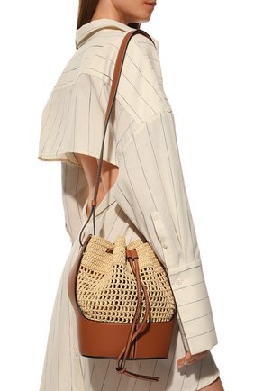 Женская сумка balloon loewe x paula's ibiza LOEWE бежевого цвета по цене 165500 руб., арт. 326.20AC31 | Фото 2 Женская сумка balloon loewe x paula's ibiza LOEWE бежевого цвета, арт. 326.20AC31 | Фото 2
