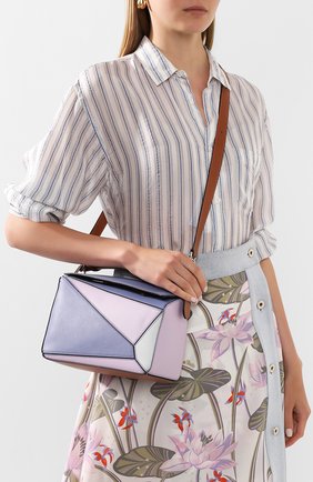 Женская сумка puzzle small loewe x paula's ibiza LOEWE сиреневого цвета по цене 206500 руб., арт. 322.30YS21 | Фото 2 Женская сумка puzzle small loewe x paula's ibiza LOEWE сиреневого цвета, арт. 322.30YS21 | Фото 2