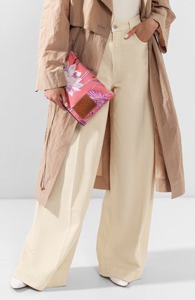 Женский клатч loewe x paula's ibiza LOEWE розового цвета по цене 32750 руб., арт. 128.17AC63 | Фото 2 Женский клатч loewe x paula's ibiza LOEWE розового цвета, арт. 128.17AC63 | Фото 2