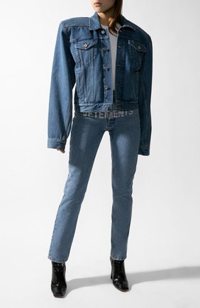 Женская джинсовая куртка VETEMENTS голубого цвета по цене 157000 руб., арт. WAH21JA073/2803 | Фото 1 Женская джинсовая куртка VETEMENTS голубого цвета, арт. WAH21JA073/2803 | Фото 1