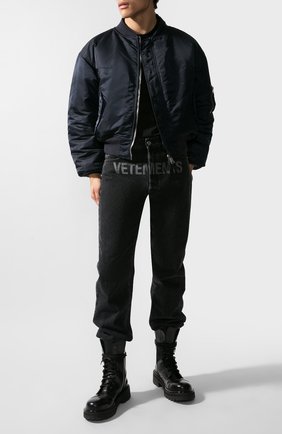 Мужской бомбер VETEMENTS синего цвета по цене 149500 руб., арт. UAH21JA010/1307 | Фото 1 Мужской бомбер VETEMENTS синего цвета, арт. UAH21JA010/1307 | Фото 1