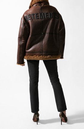 Мужская дубленка VETEMENTS коричневого цвета по цене 378000 руб., арт. UAH21JA033/2403 | Фото 2 Мужская дубленка VETEMENTS коричневого цвета, арт. UAH21JA033/2403 | Фото 2