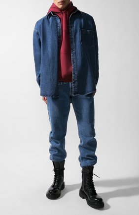 Мужская джинсовая рубашка VETEMENTS синего цвета по цене 110500 руб., арт. UAH21SH043/2801 | Фото 1 Мужская джинсовая рубашка VETEMENTS синего цвета, арт. UAH21SH043/2801 | Фото 1