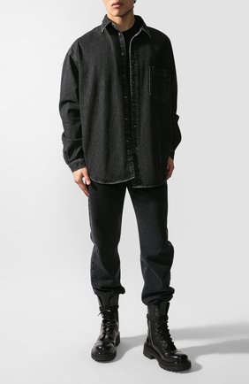 Мужская джинсовая рубашка VETEMENTS черного цвета по цене 110500 руб., арт. UAH21SH043/2801 | Фото 1 Мужская джинсовая рубашка VETEMENTS черного цвета, арт. UAH21SH043/2801 | Фото 1