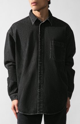 Мужская джинсовая рубашка VETEMENTS черного цвета по цене 110500 руб., арт. UAH21SH043/2801 | Фото 2 Мужская джинсовая рубашка VETEMENTS черного цвета, арт. UAH21SH043/2801 | Фото 2