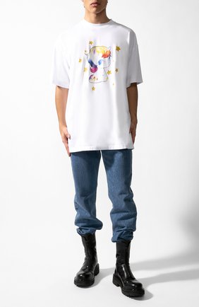 Мужская хлопковая футболка VETEMENTS белого цвета по цене 35650 руб., арт. UAH21TR563/1608 | Фото 1 Мужская хлопковая футболка VETEMENTS белого цвета, арт. UAH21TR563/1608 | Фото 1