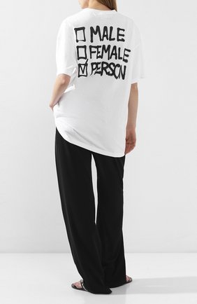 Женская хлопковая футболка VETEMENTS белого цвета по цене 32050 руб., арт. UAH21TR513 1600/W | Фото 2 Женская хлопковая футболка VETEMENTS белого цвета, арт. UAH21TR513 1600/W | Фото 2