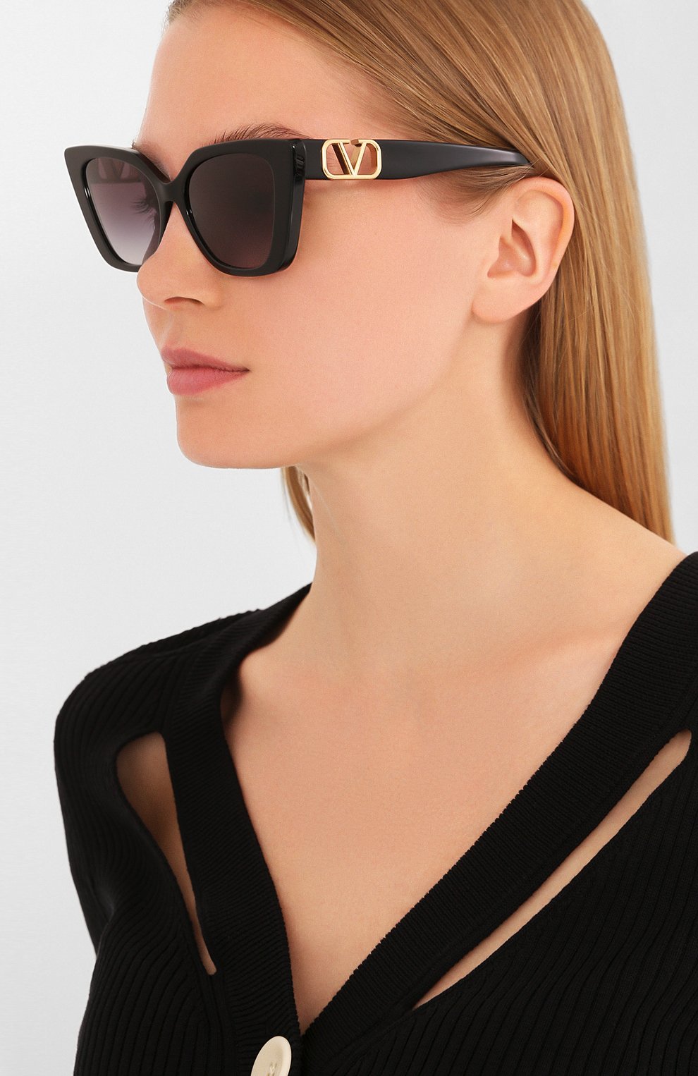 Женские солнцезащитные очки VALENTINO черного цвета, арт. 4073-50018G | Фото 2 (Тип очков: С/з)