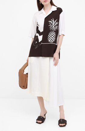 Женская рубашка из вискозы BOTTEGA VENETA коричневого цвета по цене 86600 руб., арт. 622817/VKT20 | Фото 2 Женская рубашка из вискозы BOTTEGA VENETA коричневого цвета, арт. 622817/VKT20 | Фото 2