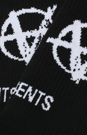 Мужские хлопковые носки VETEMENTS черного цвета по цене 8370 руб., арт. UAH21H0935 1053/M | Фото 2 Мужские хлопковые носки VETEMENTS черного цвета, арт. UAH21H0935 1053/M | Фото 2