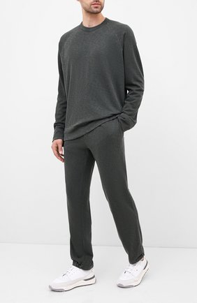 Мужские хлопковые брюки JAMES PERSE хаки цвета, арт. MXA1161 | Фото 2 (Длина (брюки, джинсы): Стандартные; Кросс-КТ: Спорт; Материал внешний: Хлопок)