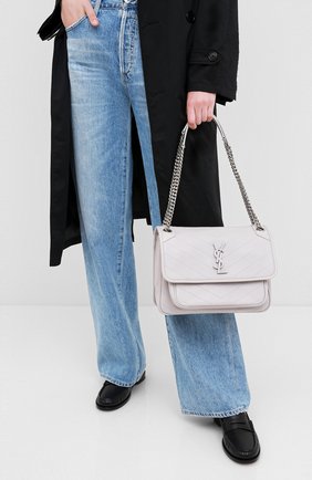 Женская сумка niki medium SAINT LAURENT светло-серого цвета по цене 175500 руб., арт. 498894/1EL06 | Фото 2 Женская сумка niki medium SAINT LAURENT светло-серого цвета, арт. 498894/1EL06 | Фото 2