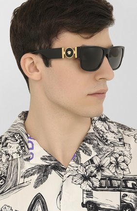 Мужские солнцезащитные очки VERSACE черного цвета по цене 15500 руб., арт. 4369-GB1/87 | Фото 2 Мужские солнцезащитные очки VERSACE черного цвета, арт. 4369-GB1/87 | Фото 2