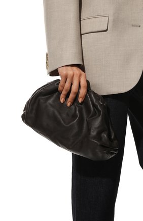Женский клатч pouch BOTTEGA VENETA темно-коричневого цвета по цене 211000 руб., арт. 576227/VCP40 | Фото 2 Женский клатч pouch BOTTEGA VENETA темно-коричневого цвета, арт. 576227/VCP40 | Фото 2